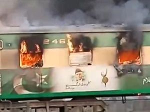 Korban Tewas Kebakaran Dahsyat Kereta Api Pakistan Jadi 65 Orang