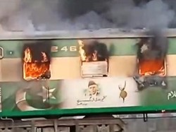 Korban Tewas Kebakaran Dahsyat Kereta Api Pakistan Jadi 65 Orang