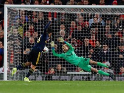 Debut Edan Kelleher di Anfield: Kebobolan 5 Gol, Lalu Tepis Penalti