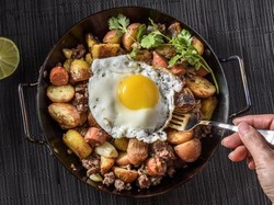 Punya Kentang dan Telur? Olah Saja Jadi Kentang Tumis yang Gurih Enak