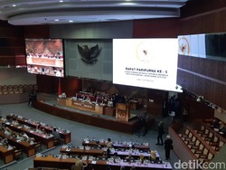 Paripurna Penetapan Kapolri Komjen Idham Dihadiri 361 Anggota Dewan