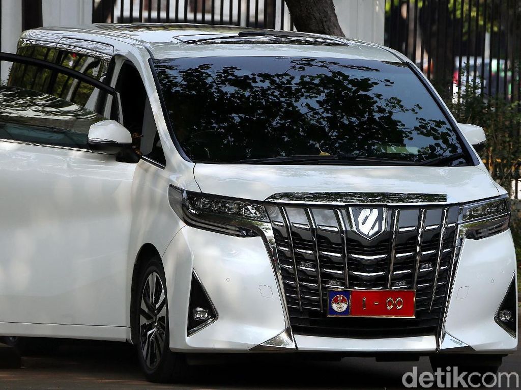 Melihat Mobil Pribadi Prabowo yang Pakai Pelat 1-00 Saat ke Istana Melihat Mobil Pribadi Prabowo yang Pakai Pelat 1-00 Saat ke Istana