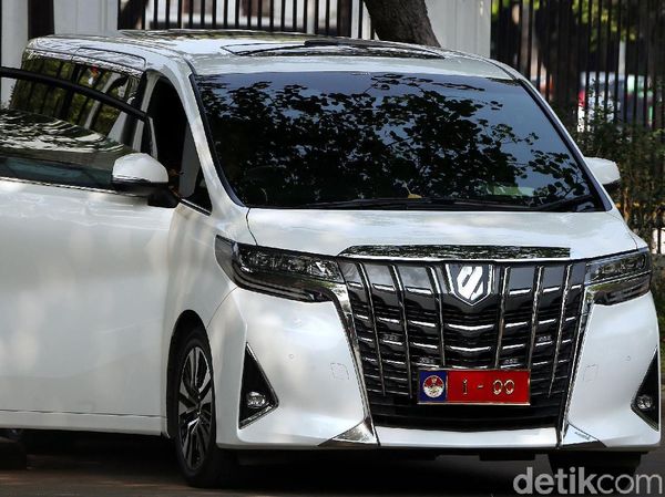 Melihat Mobil Pribadi Prabowo yang Pakai Pelat 1-00 Saat ke Istana