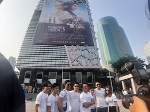 Poster Raksasa Habibie & Ainun 3 Dipajang 30 Hari di Gedung MD