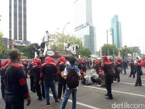 Buruh Mulai Padati Kemnaker, Ini Tuntutannya