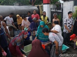 Gibran Kirim Air ke Warga Terdampak Kekeringan di Solo