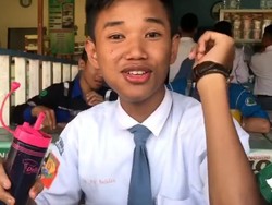 Unggah Tutorial Makan Unik, Bocah SMA Ini Bikin Netizen Ngakak
