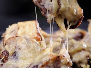 Sajian Bebek Kekinian, Pakai Keju Mozzarella hingga Telur Asin