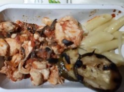 Sering Naik Pesawat, Netizen Bagikan Foto Makanan Menjijikan dari Berbagai Maskapai