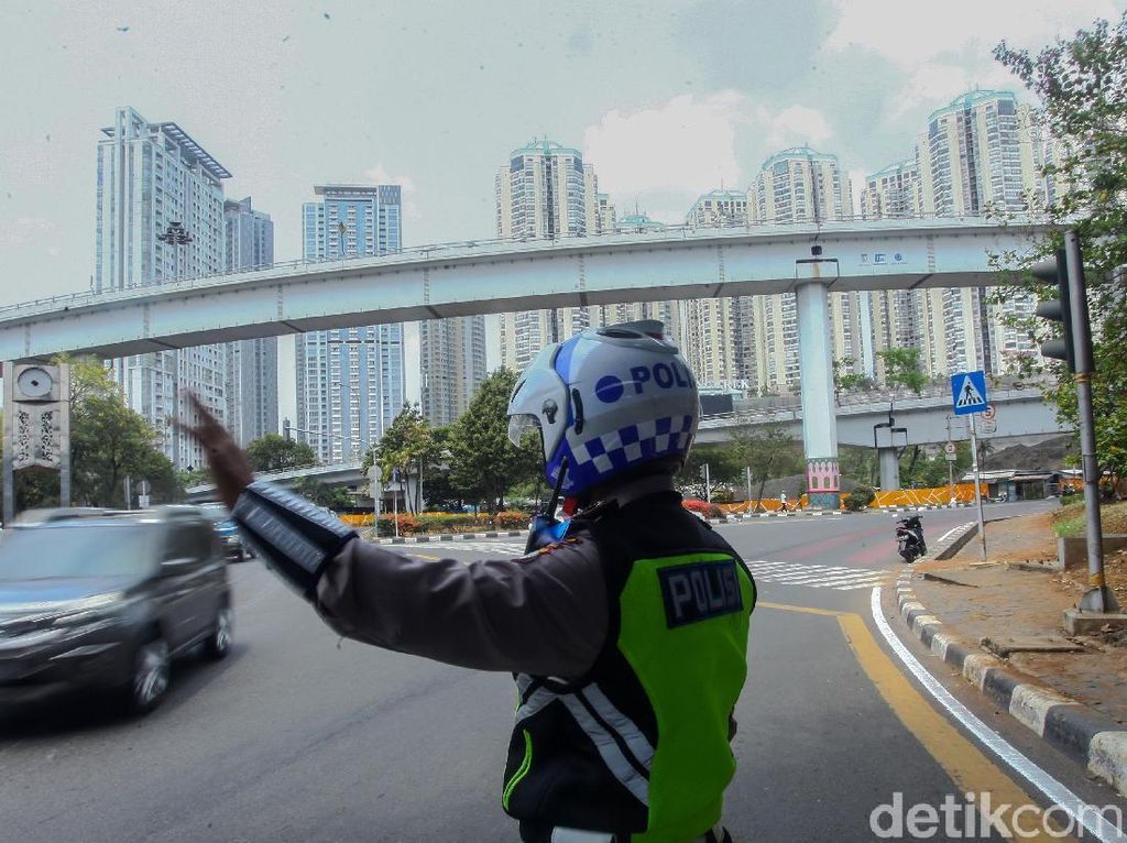 Ditilang karena Tak Nyalakan Lampu Motor, Mahasiswa FH UKI Jakarta Gugat ke MK Ditilang karena Tak Nyalakan Lampu Motor, Mahasiswa FH UKI Jakarta Gugat ke MK