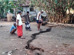 Tanah Retak Puluhan Meter di Pemalang, Ini yang Diduga Jadi Sebabnya