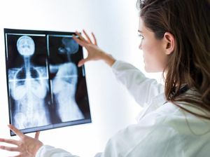 Cerita Nenek Didiagnosis Kanker Payudara di Umur 100 Tahun, Begini Kondisinya Cerita Nenek Didiagnosis Kanker Payudara di Umur 100 Tahun, Begini Kondisinya