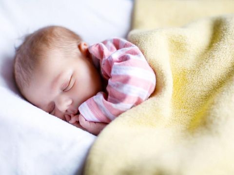 5 Tradisi Aneh dan Menyeramkan Sambut Kelahiran Bayi