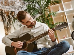 Ini Pria Ganteng  & Wanita Cantik yang Jadi Tajir Gara-gara YouTube