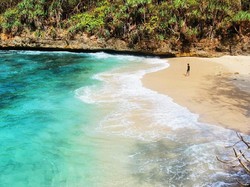 5 Fakta Menarik Pantai Banyu Meneng yang Indah di Malang