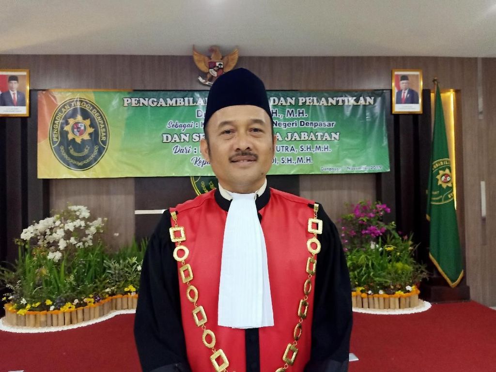 Pemvonis Miliarder Pemilik First Travel Jadi Ketua PN Denpasar Pemvonis Miliarder Pemilik First Travel Jadi Ketua PN Denpasar