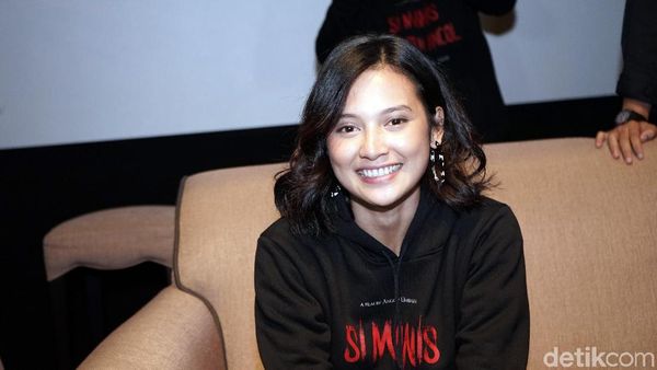 Senyum Indah Permatasari saat Ditanya soal Ibunda dan Arie Kriting