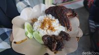 Unik! Nasi Bebek Madura Ini Disajikan Pakai Wijen Tumbuk yang Gurih