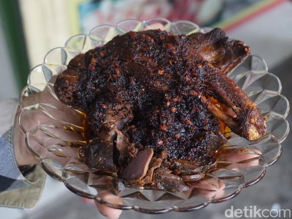 Pedas Menantang Nasi Bebek Khas Madura Pak Munawi Pedas Menantang Nasi Bebek Khas Madura Pak Munawi
