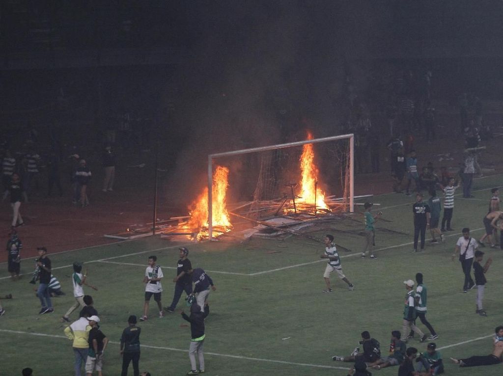 Polisi Belum Tetapkan Tersangka Pembakaran di Stadion GBT Polisi Belum Tetapkan Tersangka Pembakaran di Stadion GBT