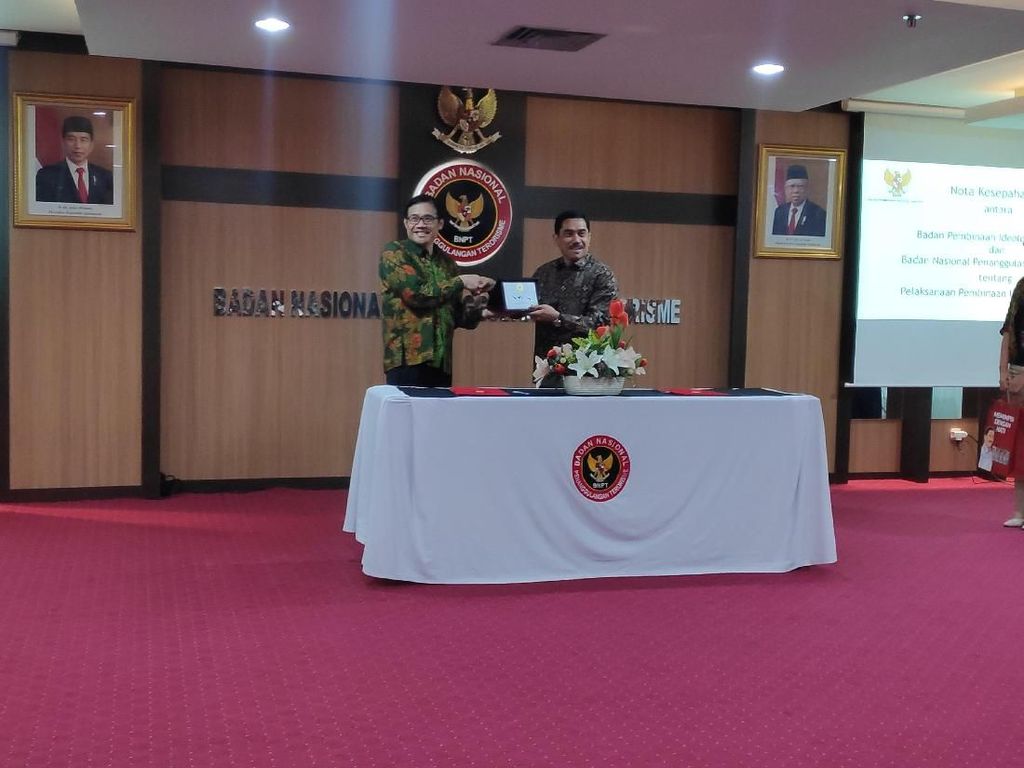BNPT-BPIP Teken MoU Pembinaan Pancasila untuk Cegah Terorisme BNPT-BPIP Teken MoU Pembinaan Pancasila untuk Cegah Terorisme