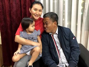 Momen Intim Ketua DPRD DKI Prasetyo Edi dengan Sang Cucu