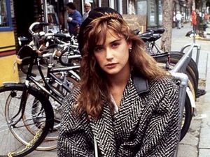 Demi Moore Ingin Punya Anak dari Ashton Kutcher, Putri Bruce Willis Kesal