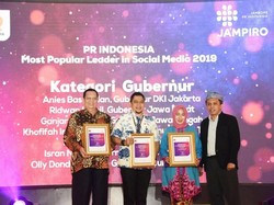 Ridwan Kamil Raih Penghargaan Pemimpin Terpopuler di Sosial Media