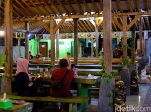 10 Restoran Murah untuk Rombongan di Bali, Harga Mulai Rp 10 Ribuan 10 Restoran Murah untuk Rombongan di Bali, Harga Mulai Rp 10 Ribuan