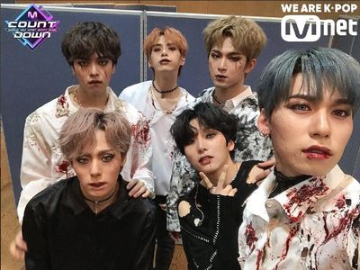 Hebohnya Girlband & Boyband KPop Pakai Kostum Halloween Saat Manggung