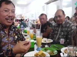 Menteri Kesehatan dr.Terawan Pilih Ayam Penyet Saat Makan di Kantin Kemenkes