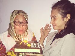 Unggahan Indah Permatasari di Hari Ibu Bikin Mewek: Ibu Tetaplah Ibu