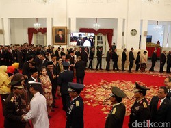 Jokowi Lantik 9 Komisioner Komisi Kejaksaan di Istana