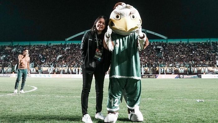 Viola Kurniawati saat masih menjadi CEO PSS Sleman. (Foto: Instagram @veeola)