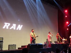 RAN Hangatkan Festival Sewindu Tulus