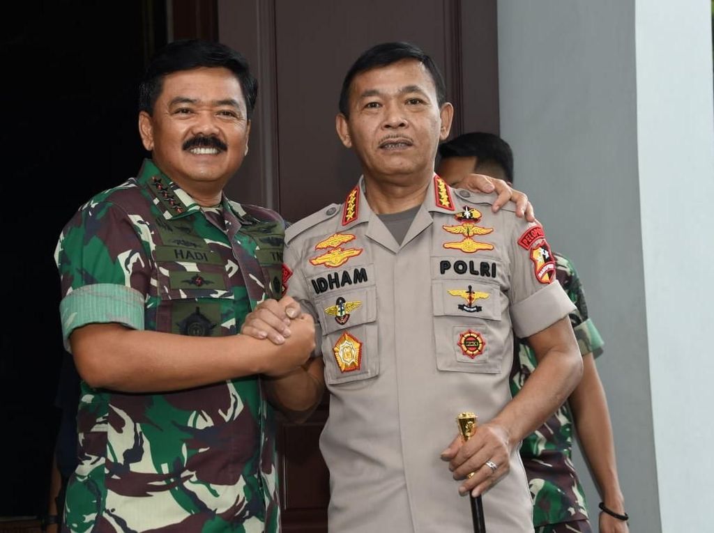 Gaya Salam Komando Kapolri Idham Azis dan Panglima TNI Gaya Salam Komando Kapolri Idham Azis dan Panglima TNI