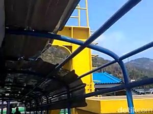 Angin Kencang, Tenda Loket-Kanopi Pelabuhan Merak Rusak-Kapal Terlambat