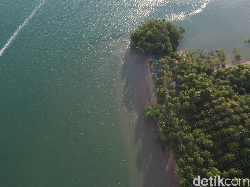 Batu Keramat di Perbatasan Indonesia-Malaysia