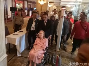 Jadi Ketua Umum PSSI, Iwan Bule: Berkat Doa Ibu Jadi Ketua Umum PSSI, Iwan Bule: Berkat Doa Ibu