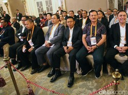 Para calon Ketum PSSI itu akan bersaing guna memperebutkan suara para voters (pemilik suara) supaya bisa memimpin sepakbola Indonesia untuk jadi lebih baik ke depannya.