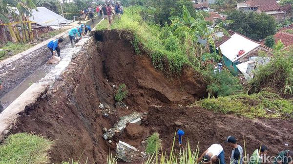 Penampakkan Tanggul Irigasi yang Jebol dan Tewaskan 1 Orang