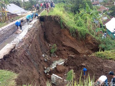 Penampakkan Tanggul Irigasi yang Jebol dan Tewaskan 1 Orang