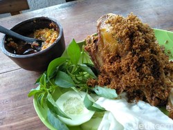 Harum Krenyes Bebek Goreng Chichi Bertabur Remahan Rempah