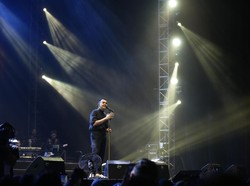 Alasan Tulus Konsisten Tulis Lagu dalam Bahasa Indonesia