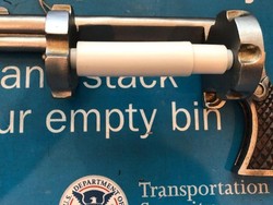 Petugas Bandara Kaget, Kirain Penumpang Bawa Pistol Tahunya...