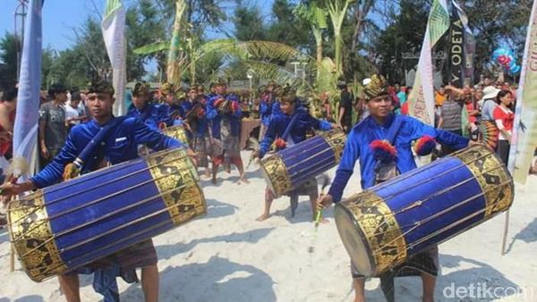Foto: Ritual Mandi Bersama di Lombok