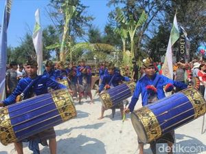 Foto: Ritual Mandi Bersama di Lombok