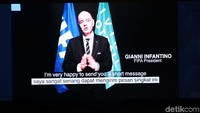 Presiden FIFA Gianni Infantino memberikan sambutan melalui video.