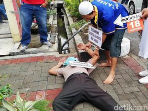 Rekonstruksi Pembunuhan Driver Taksi Online, Pelaku Terjerat Utang Rekonstruksi Pembunuhan Driver Taksi Online, Pelaku Terjerat Utang
