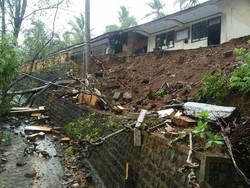Hujan Guyur Trenggalek, Tembok Pagar SD Sepanjang 25 Meter Longsor